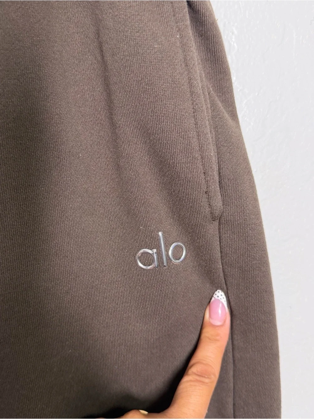 ALO YOGA Women’s Accolade Straight Leg Sweatpants (TAILORED) Sz M